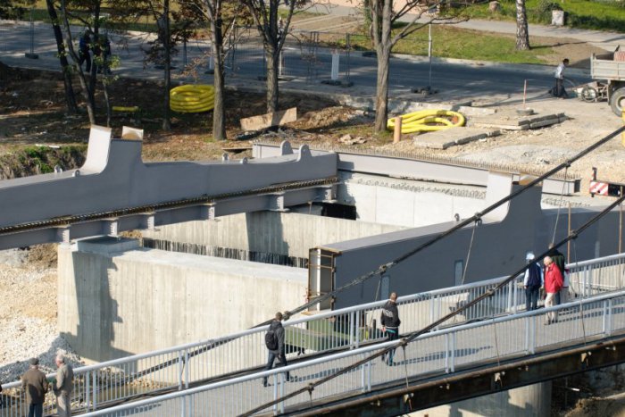 Ilustračný obrázok k článku Nový most na mieste lávky začali stavať pred piatimi rokmi: TAKTO vyzerala výstavba