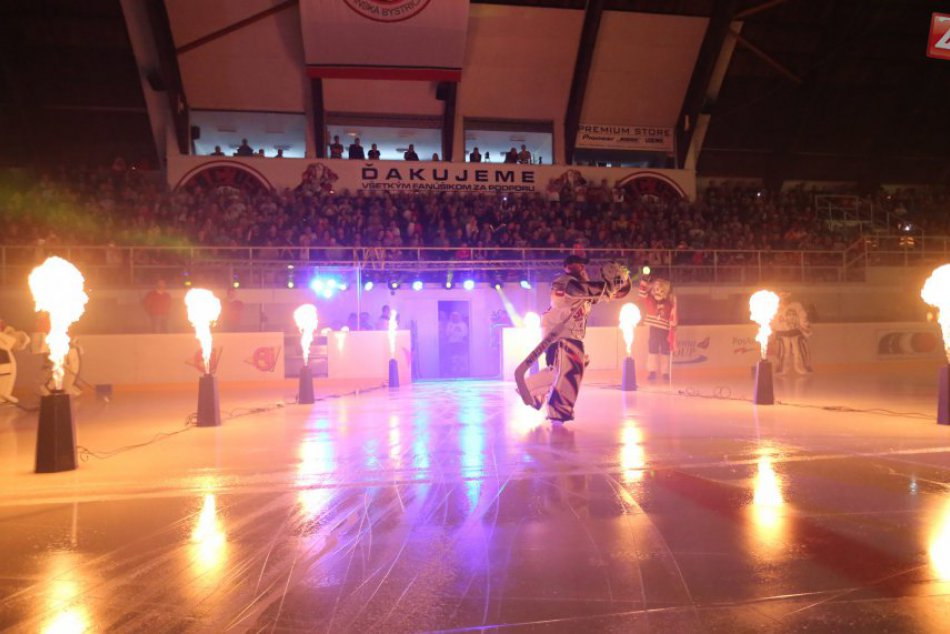 Ilustračný obrázok k článku Zahodí sako, obuje korčule a vyrazí na ľad: Bystrický primátor sa chystá predviesť svoje hokejové umenie!