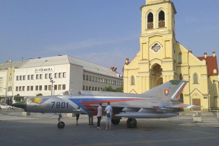 Ilustračný obrázok k článku Množstvo Zvolenčanov zažilo prekvapenie: Na námestí sa ocitla stíhačka MiG 21! FOTO