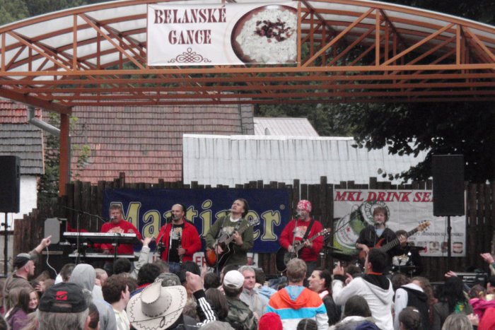 Ilustračný obrázok k článku POZVÁNKA: Belanské gance oslavujú desiatku, blahoželať príde aj Ploštín punk