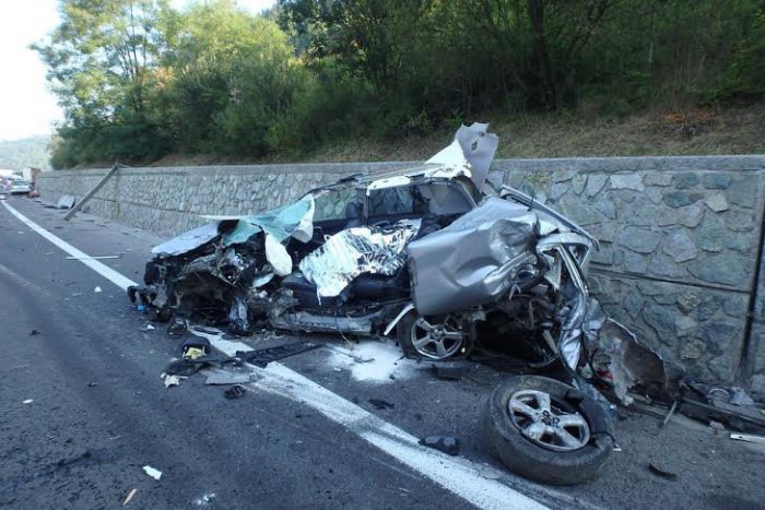 Ilustračný obrázok k článku Došlo k vážnej nehode kamiónov a 3 áut, vodička toyoty nešťastie neprežila!