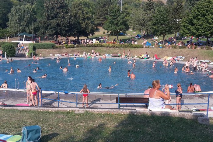 Ilustračný obrázok k článku Obľúbené kúpaliská Bratislavčanov? Bergbad Hainburg a Parkbad Bruck
