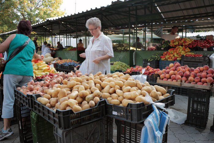 Ilustračný obrázok k článku Žiarski vs. kremnickí trhovníci: Ľudia sa idú potrhať za melónmi a broskyňami, oplatí sa čakať na lepšie ceny? FOTO