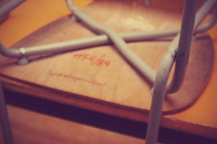 Ilustračný obrázok k článku Dosť neobvyklý zlodejský záťah v podaní mladíka: Zdeno (16) ukradol školskú lavicu