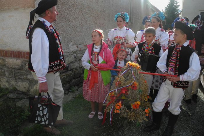 Ilustračný obrázok k článku Tradícia dožinkových slávností v regióne zmizla: Oslavu úrody chystá zatiaľ len jedna dedinka