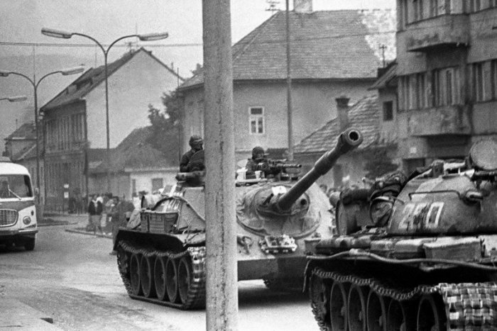 Ilustračný obrázok k článku Pozrite si unikátne fotky: Mrazivé momenty z augusta 1968 v uliciach Žiaru