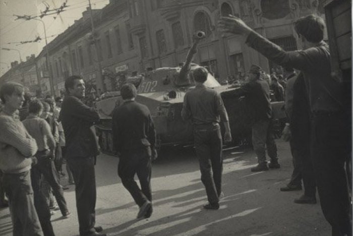 Ilustračný obrázok k článku Zábery, z ktorých ešte aj dnes behá mráz po chrbte: August 1968 v Prešove zachytený na unikátnych fotkách!