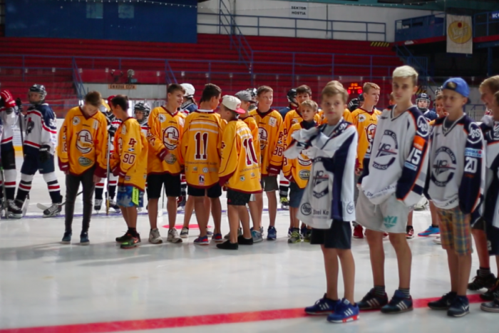 Ilustračný obrázok k článku Mladé mikulášske hokejové talenty dostali štedrý dar: Odteraz trénujú s novým výstrojom