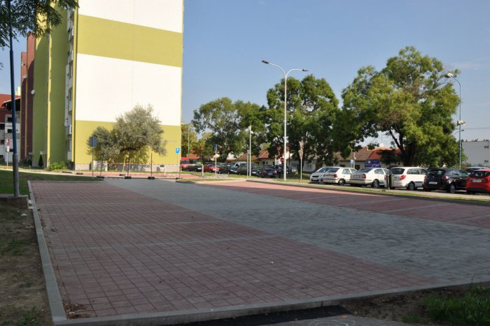 Ilustračný obrázok k článku Nové parkovisko na Nitrianskej: Koľko nových miest pribudlo a koľko išlo z mestskej kasy?