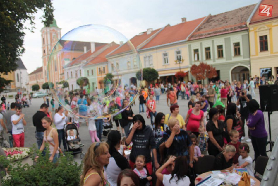 Ilustračný obrázok k článku Nápad za sto bodov: Rožňavčanom nad hlavy vzlietne množstvo bublín