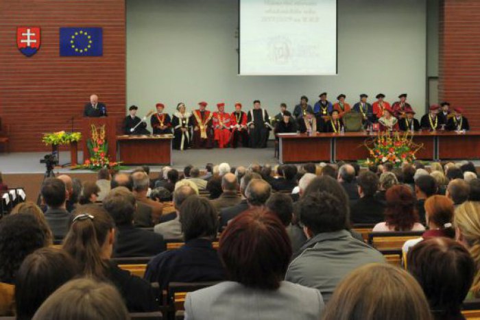 Ilustračný obrázok k článku Na pôde bystrickej univerzity sa dočká veľkej pocty: Chorvátskej prezidentke udelia čestný titul
