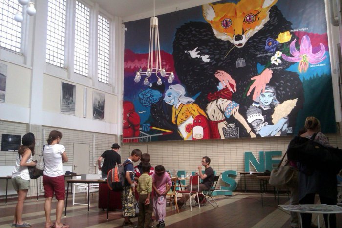 Ilustračný obrázok k článku Na vlakovej stanici v našom regióne vzniká gigantická maľba: Budete prekvapení, čo autorku inšpirovalo!
