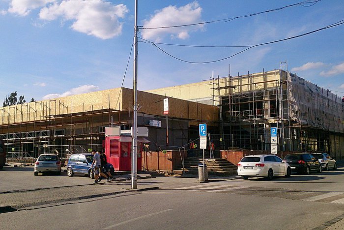 Ilustračný obrázok k článku FOTO: Práce na Kocke v Rožňave pokračujú, po dokončení má ponúknuť občanom vyšší štandard služieb