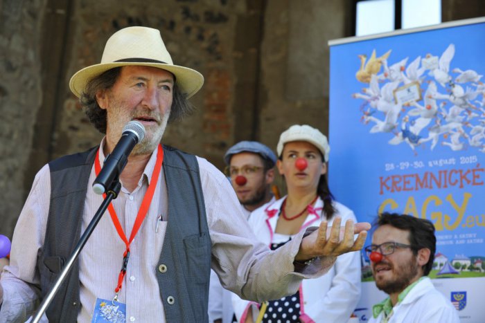 Ilustračný obrázok k článku 35. ročník Kremnických gagov OBRAZOM: Festival humoru a satiry otvoril nenapodobiteľný Bolek Polívka