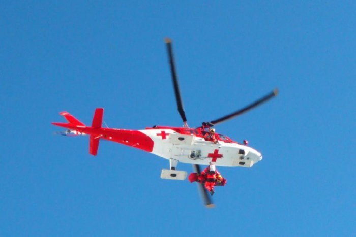 Ilustračný obrázok k článku Na Donovaloch sa zranila 12-ročná lyžiarka. Dievča odvážal záchranársky vrtuľník