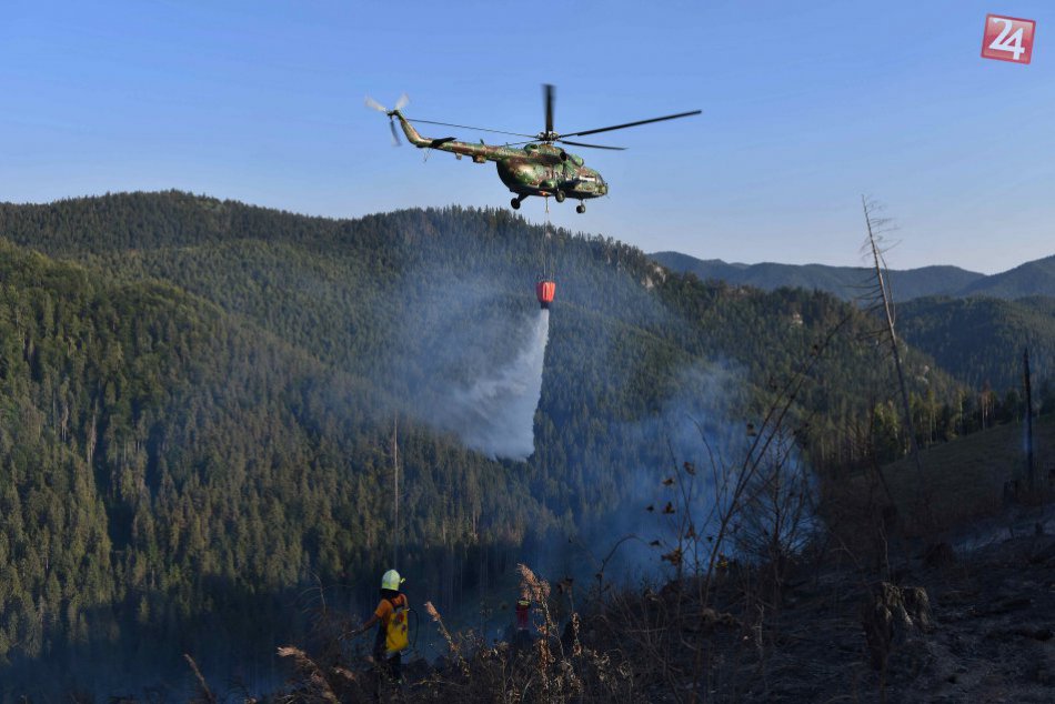 Ilustračný obrázok k článku Veľký požiar stále vyčíňa: V teréne bojuje až 130 hasičov, zničených je už vyše 200 hektárov porastu!
