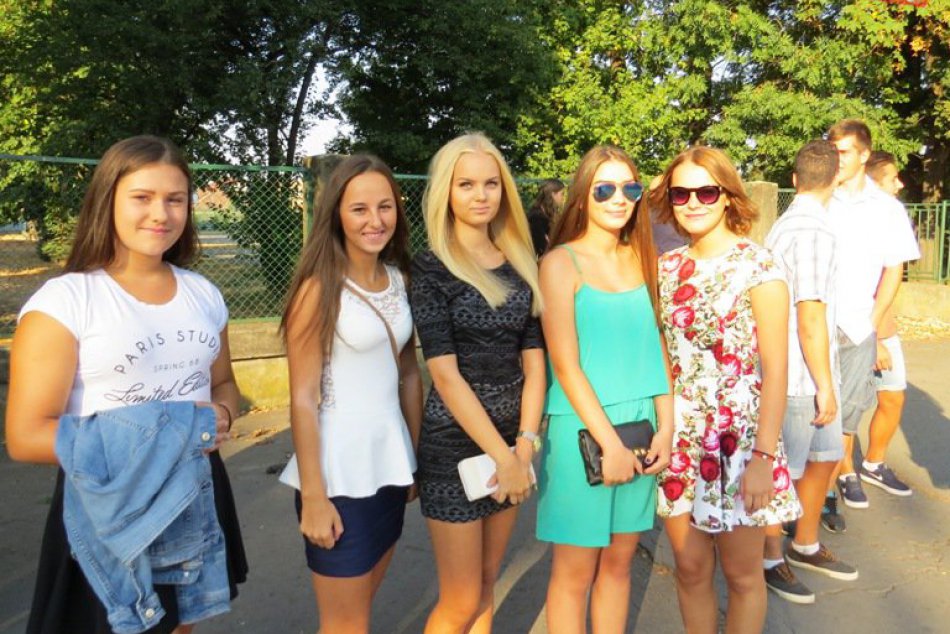 Ilustračný obrázok k článku FOTO z prvého dňa na michalovskom gymnáziu: Noví prváci sa najviac tešia na nové ženy a ešte niečo... :)