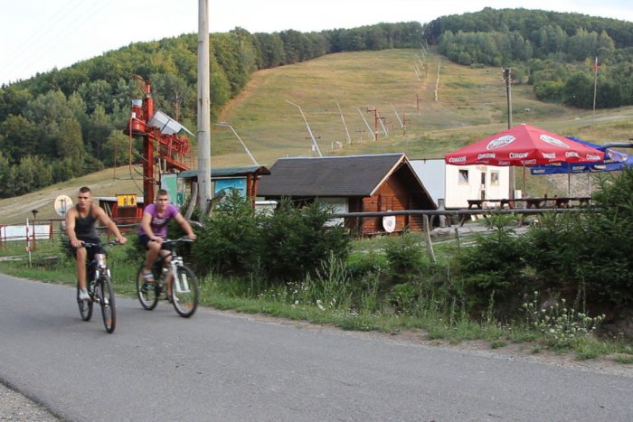 Ilustračný obrázok k článku Chata v Ostrom Grúni na predaj: Lyžovačka i rybačka hneď vedľa! VIDEO