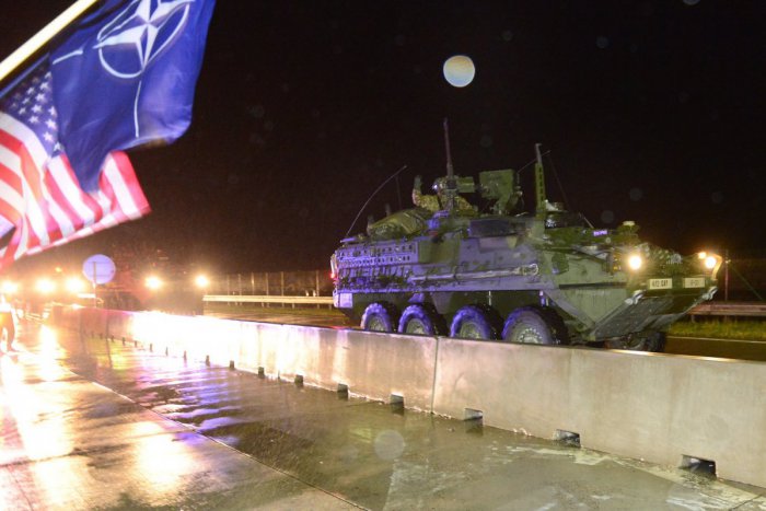 Ilustračný obrázok k článku Americký vojenský konvoj vstúpil na územie Slovenska, asistovali aj ťažkoodenci