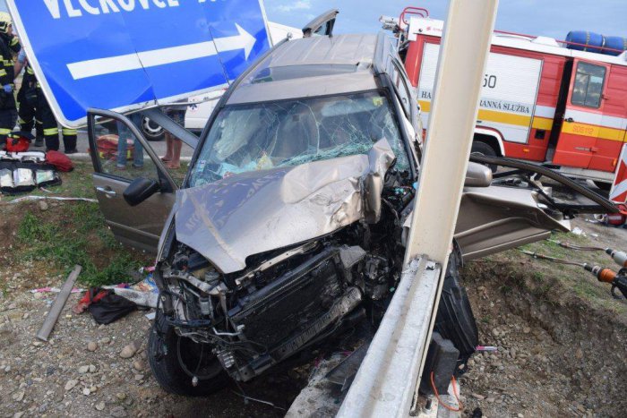 Ilustračný obrázok k článku Sviatok sa neobišiel bez problémov na cestách: Vážna nehoda, aj alkohol za volantom