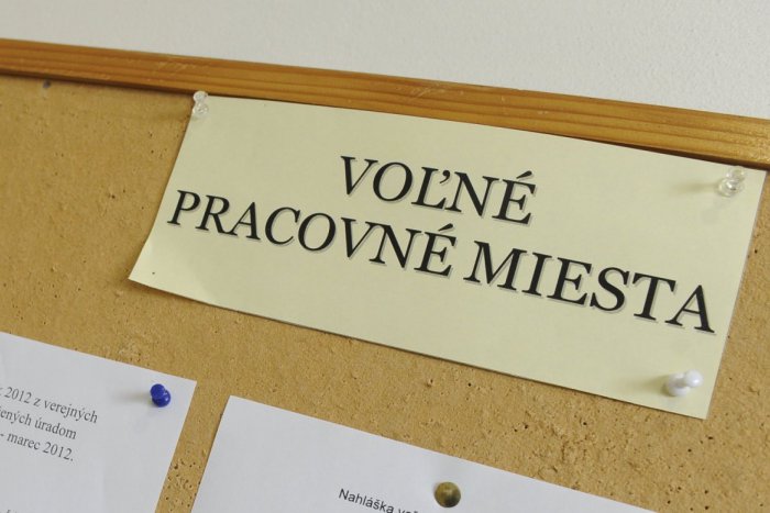 Ilustračný obrázok k článku Jeseň plná príležitostí: Lučenecký úrad práce vyvesil 74 voľných flekov, pozrite ZOZNAM!