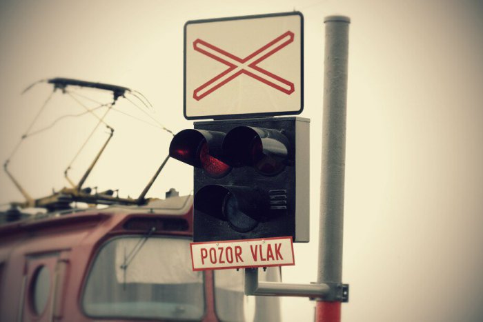 Ilustračný obrázok k článku Vodiči, TU pozor: Železnice upravujú priecestia, zabezpečovacie zariadenia sa vypnú!