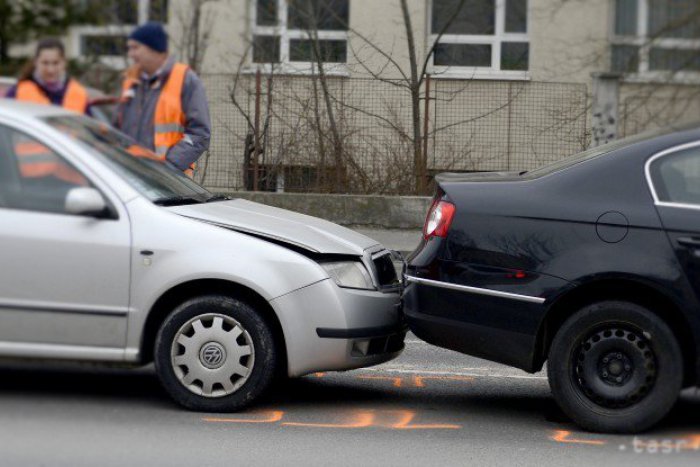 Ilustračný obrázok k článku Michalovčan Miloš (39) nestihol ubrzdiť a nabúral do auta: Policajti onedlho odhalili príčinu!