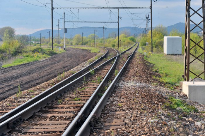 Ilustračný obrázok k článku Železničné trate pod zvýšenou kontrolou. Extrémne horúčavy môžu spôsobiť vybočenie koľaje.
