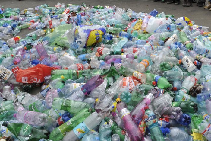 Ilustračný obrázok k článku Recyklácia starých PET fliaš môže slúžiť na výrobu nových: Podľa hygieničky sú bezpečné