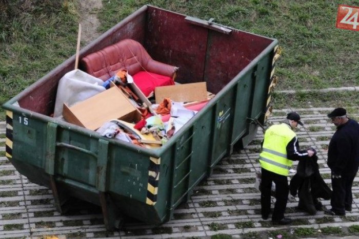 Ilustračný obrázok k článku Veľké jesenné upratovanie v Rožňave už onedlho: KOMPLETNÝ ROZPIS rozmiestnenia kontajnerov