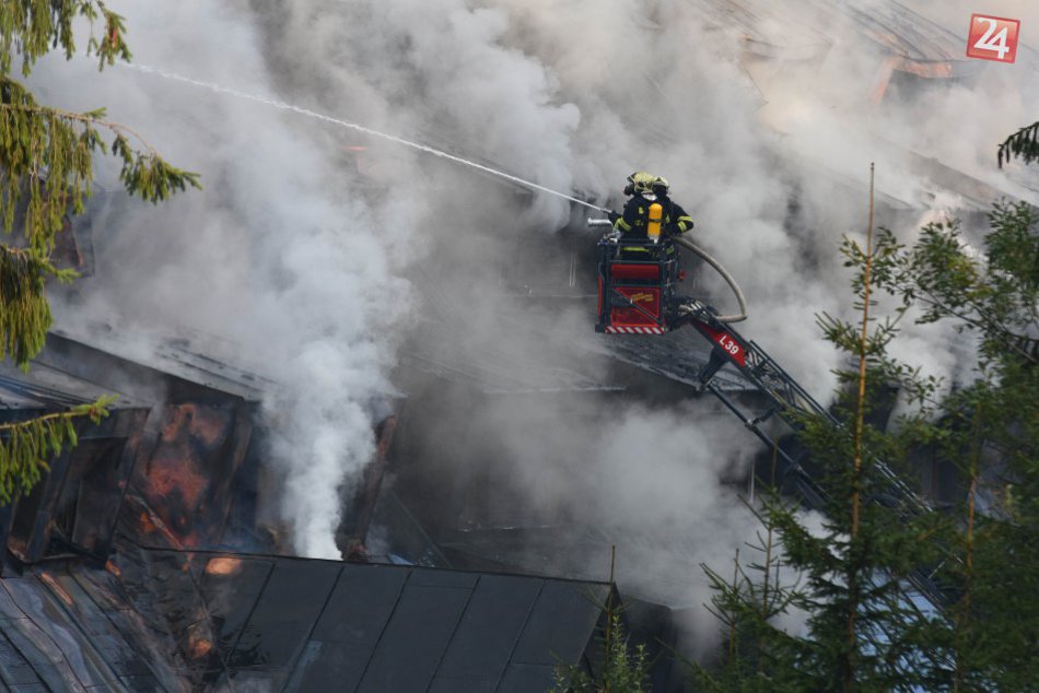 Ilustračný obrázok k článku Požiar lesa na vrchu Ihla ešte stále zamestnáva hasičov! V teréne sú nasadené desiatky chlapov