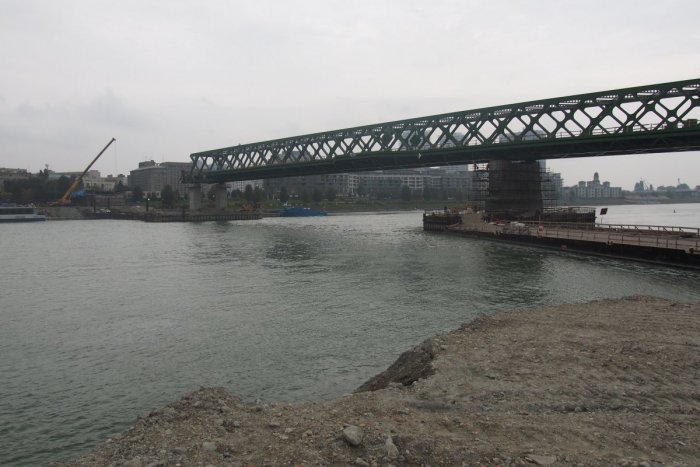 Ilustračný obrázok k článku Neuveriteľné sa onedlho stane skutočnosťou! Nový Starý most už tento mesiac spojí oba brehy Dunaja