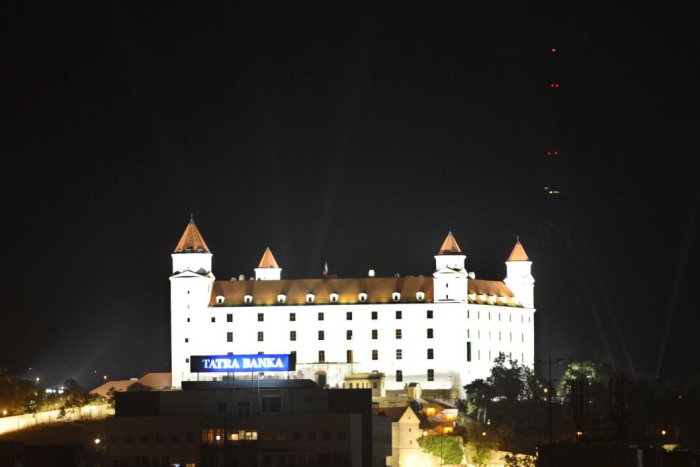 Ilustračný obrázok k článku Počas Bielej noci sa zmení aj Bratislavský hrad