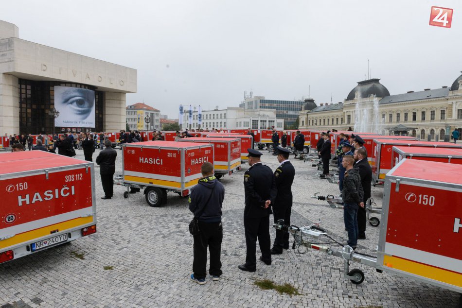 Ilustračný obrázok k článku Dobrovoľní hasiči majú dôvod na radosť: Prevzali si nové protipovodňové vozíky