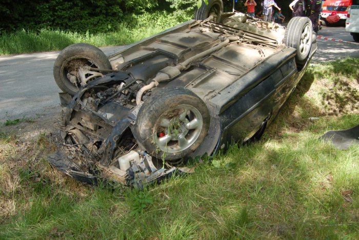 Ilustračný obrázok k článku Nehoda na ceste pri Bystrici: Ford dostal šmyk, prešiel mimo cestu a prevrátil sa!