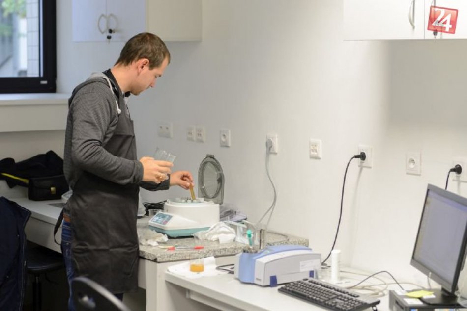 Ilustračný obrázok k článku V laboratóriách SPU sa rodí pokrok: O získané poznatky už majú záujem ovocinári