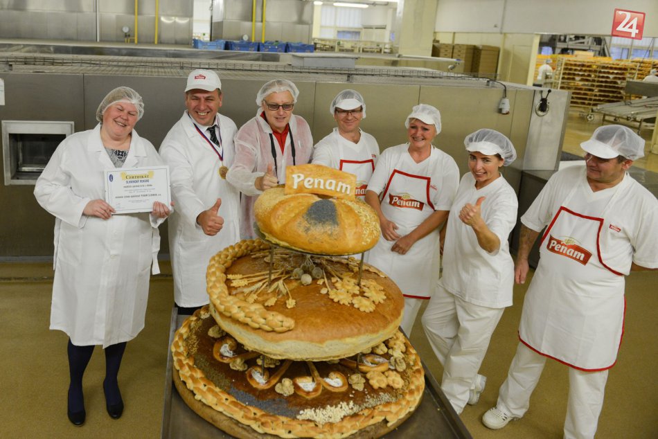 Ilustračný obrázok k článku Ďalší rekord spod Zobora: Pekári sa pustili do práce, upiekli najväčšiu chlebovú tortu na Slovensku!