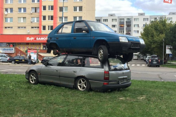 Ilustračný obrázok k článku Parkovanie v Petržalke sa dostalo do slepej uličky