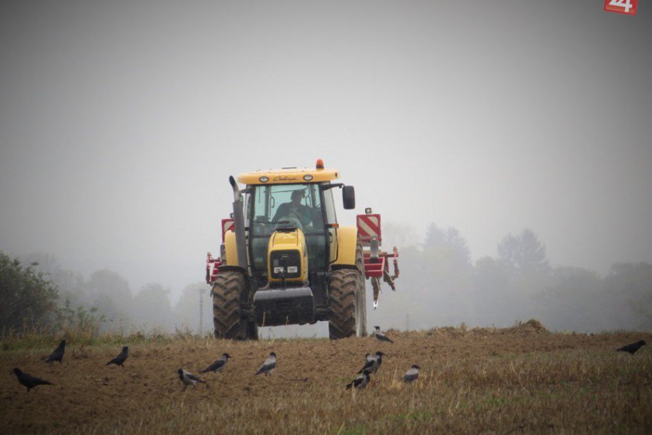 Ilustračný obrázok k článku Opitý traktorista chcel cúvať s vlečkou: Hádajte, ako to dopadlo...