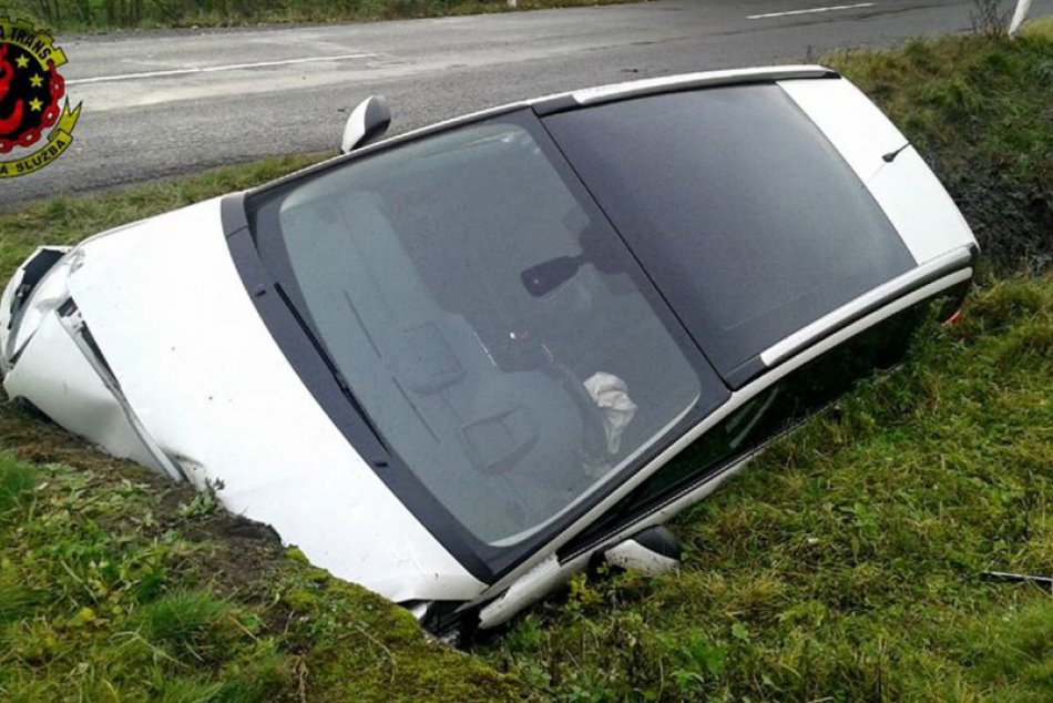 Ilustračný obrázok k článku FOTO z miesta nehody neďaleko Žiaru: Keby sa vodič (18) BMW pozrel do spätného, toto sa nemuselo stať!