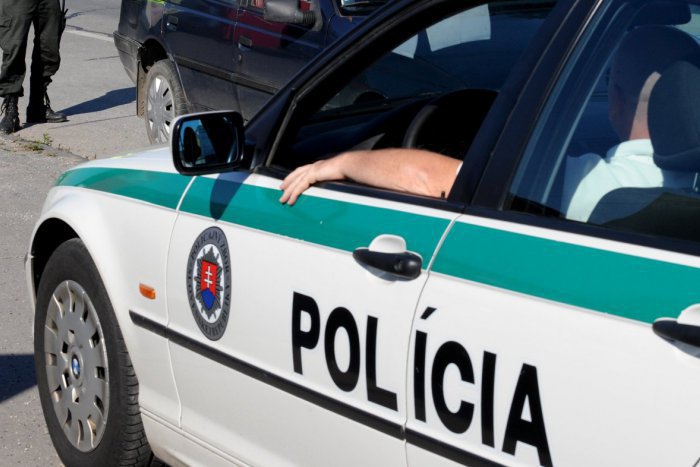 Ilustračný obrázok k článku Mladý Popradčan zastavil auto, no na miesto privolali políciu: Keď ho hliadka podrobila kontrole, rovno putoval do cely!