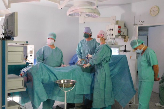 Ilustračný obrázok k článku Chirurgia v Spišskej prechádza zmenami a toto bežné oko len tak neuvidí: Exkluzívne zábery z operačnej sály!
