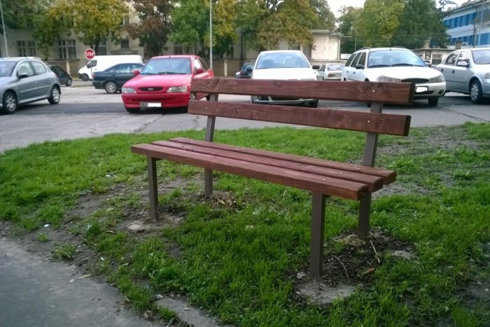 Ilustračný obrázok k článku Nové lavičky na Széchényiho: Pribudnú v našich uliciach ďalšie? FOTO