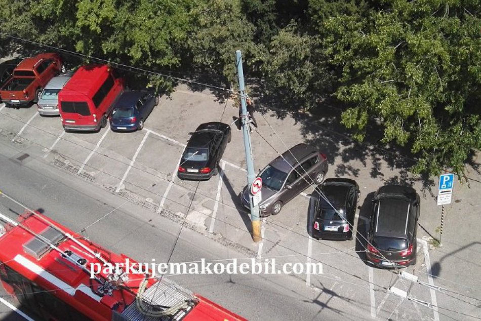 Ilustračný obrázok k článku Päť dôkazov, že niektorí vodiči si s parkovaním v Bratislave ťažkú hlavu nerobia