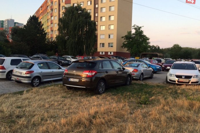 Ilustračný obrázok k článku V súťaži na parkovanie sme nechceli špekulantov, tvrdí Petržalka