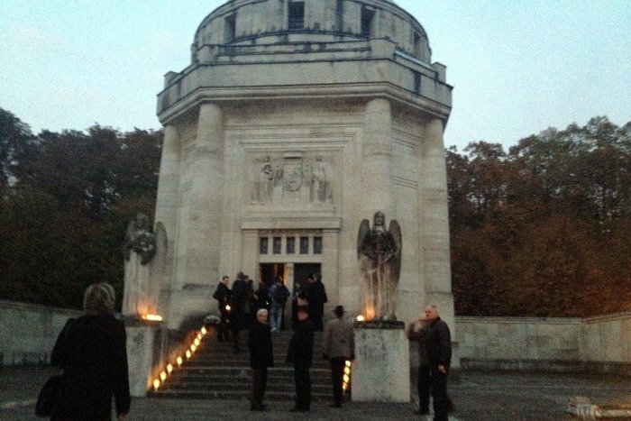 Ilustračný obrázok k článku OBRAZOM: Pod hradom Krásna Hôrka spomínali na grófku