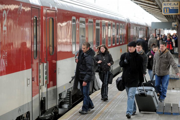 Ilustračný obrázok k článku Onedlho nastane „sťahovanie národa“. Železnice pridávajú z a do Bratislavy posilové vlaky