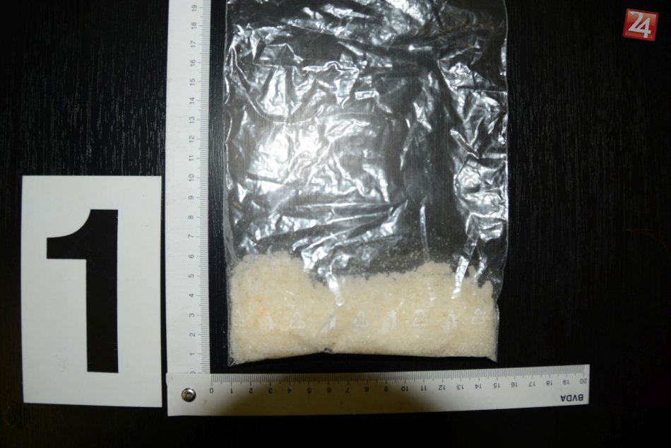 Ilustračný obrázok k článku Záťah policajtov zo Žiliny a Mikuláša: U mladíka našli desiatky gramov metamfetamínu