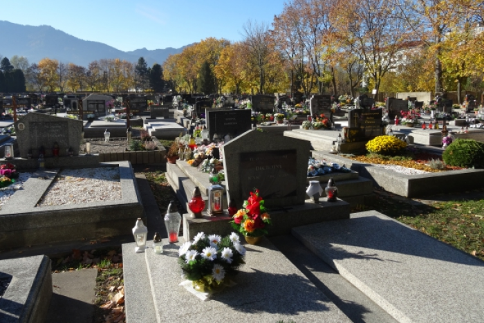 Ilustračný obrázok k článku Polícia vyšetruje krádež náhrobnej dosky na bratislavskom cintoríne