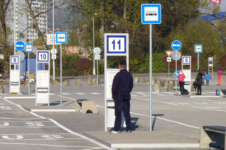 Ilustračný obrázok k článku Prvé FOTO dočasnej autobusovej stanice po jej spustení. Cestujúci: Z tohto máme obavy!